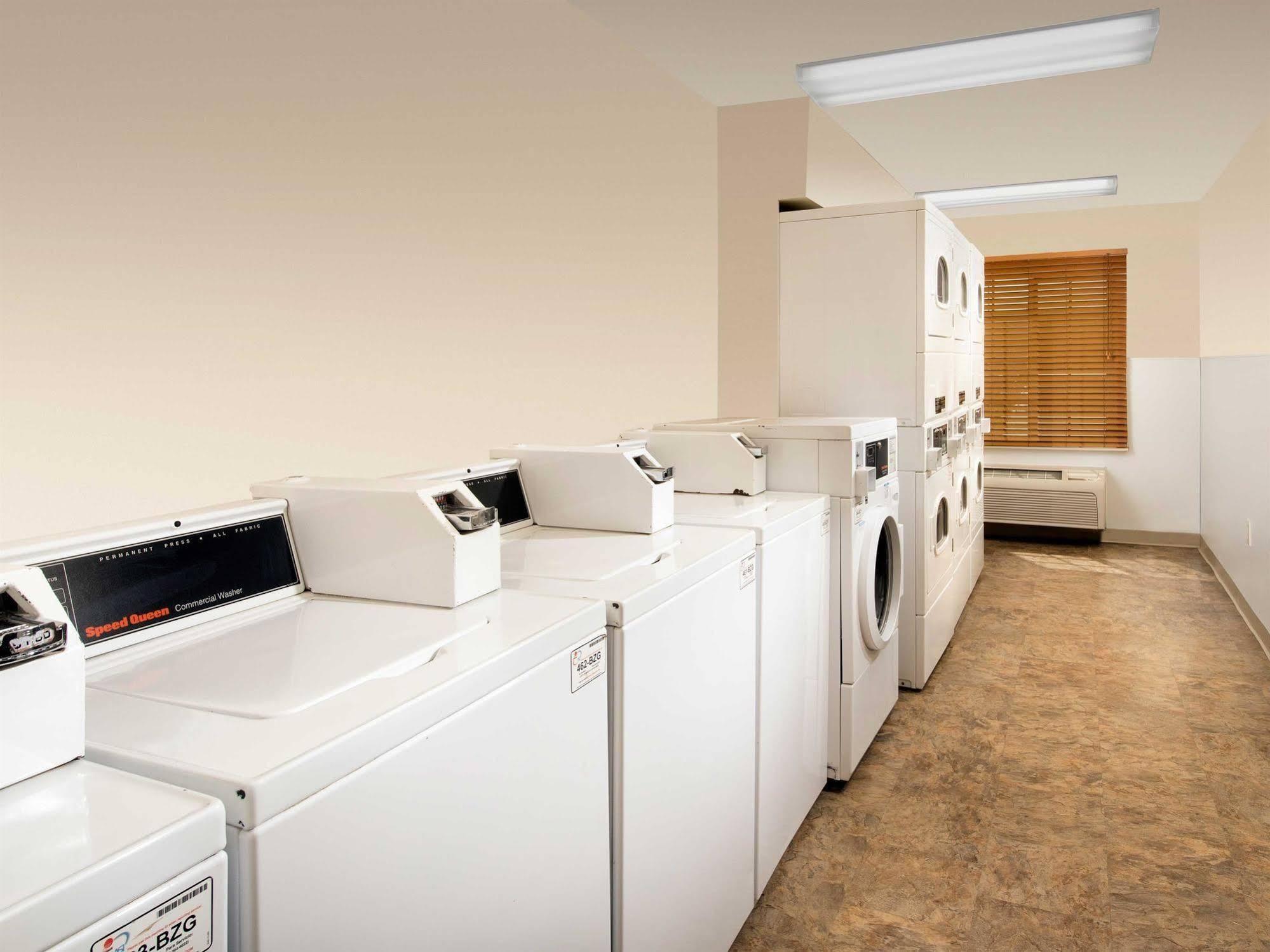 Woodspring Suites Midland Esterno foto
