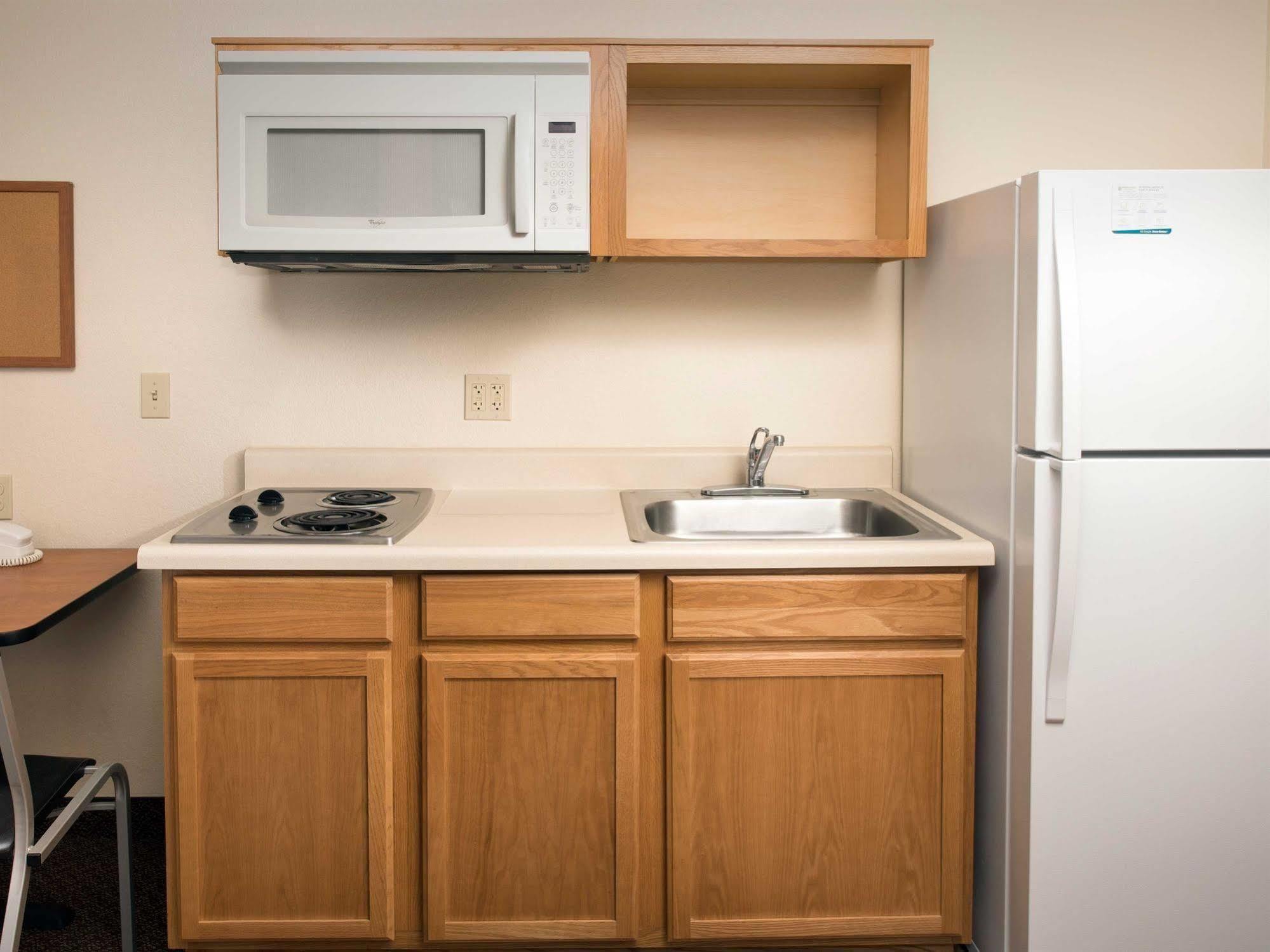 Woodspring Suites Midland Esterno foto