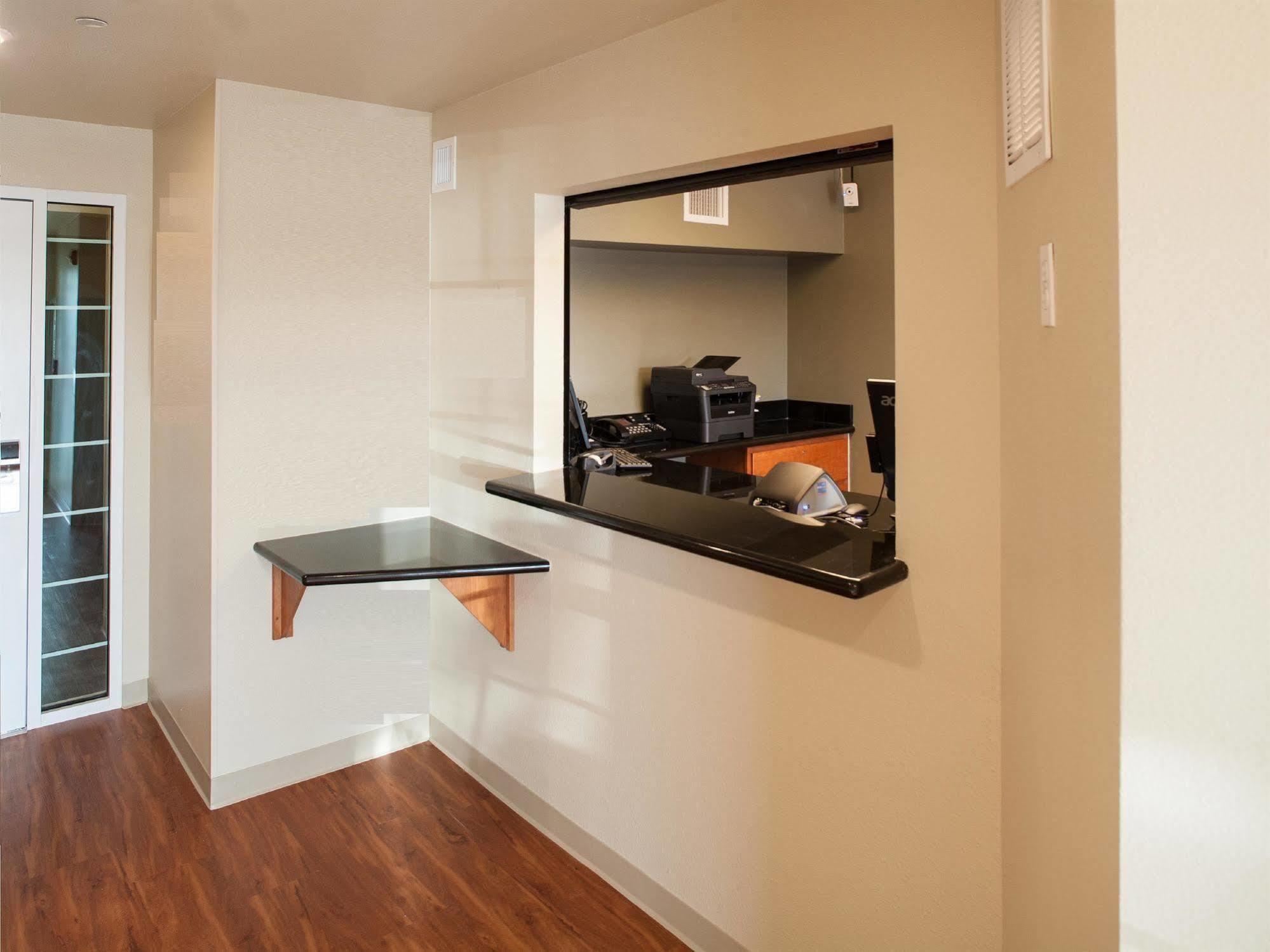 Woodspring Suites Midland Esterno foto